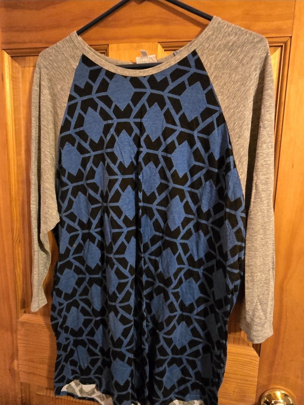 LuLaRoe Blue & Black Geometric Raglan Top with Gray Sleeves